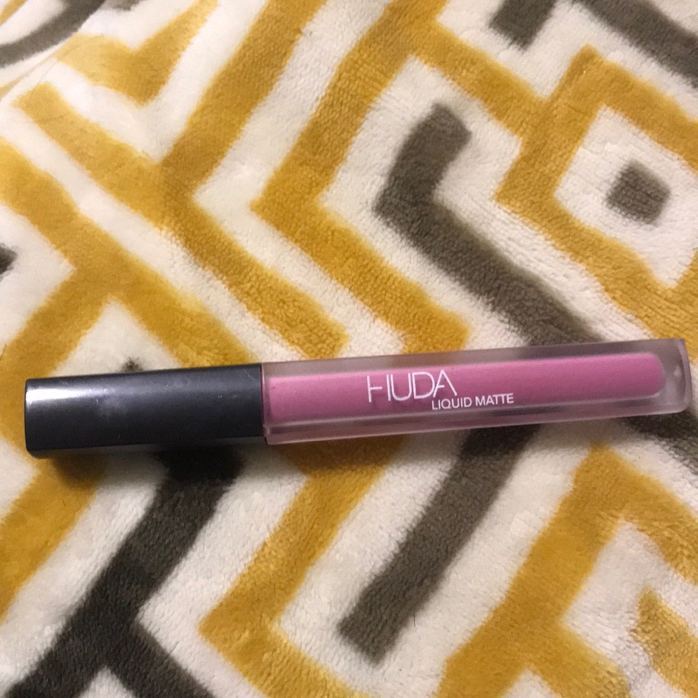 Huda beauty liquid matte lipgloss